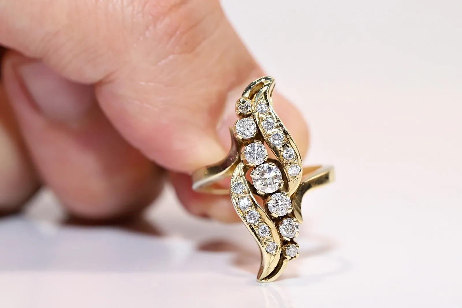 Vintage Circa 1980er Jahre 14k Gold Natürlicher Diamant Dekorierter Navette Ring (Brillantschliff) im Angebot