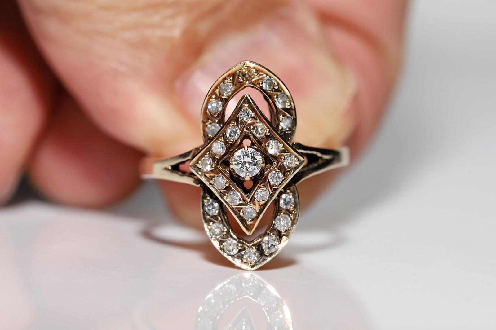 Vintage Circa 1980s 14k Gold Natural Diamond Decorated Navette Ring In Good Condition For Sale In Fatih/İstanbul, 34