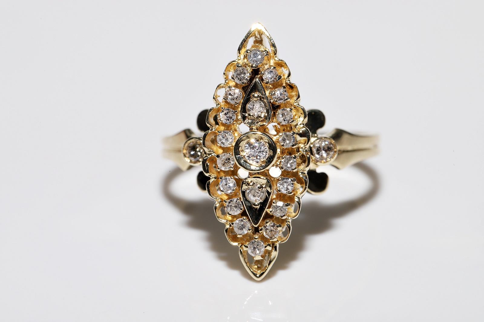 Vintage Circa 1980er Jahre 14k Gold Natürlicher Diamant Dekorierter Navette Ring im Angebot 2