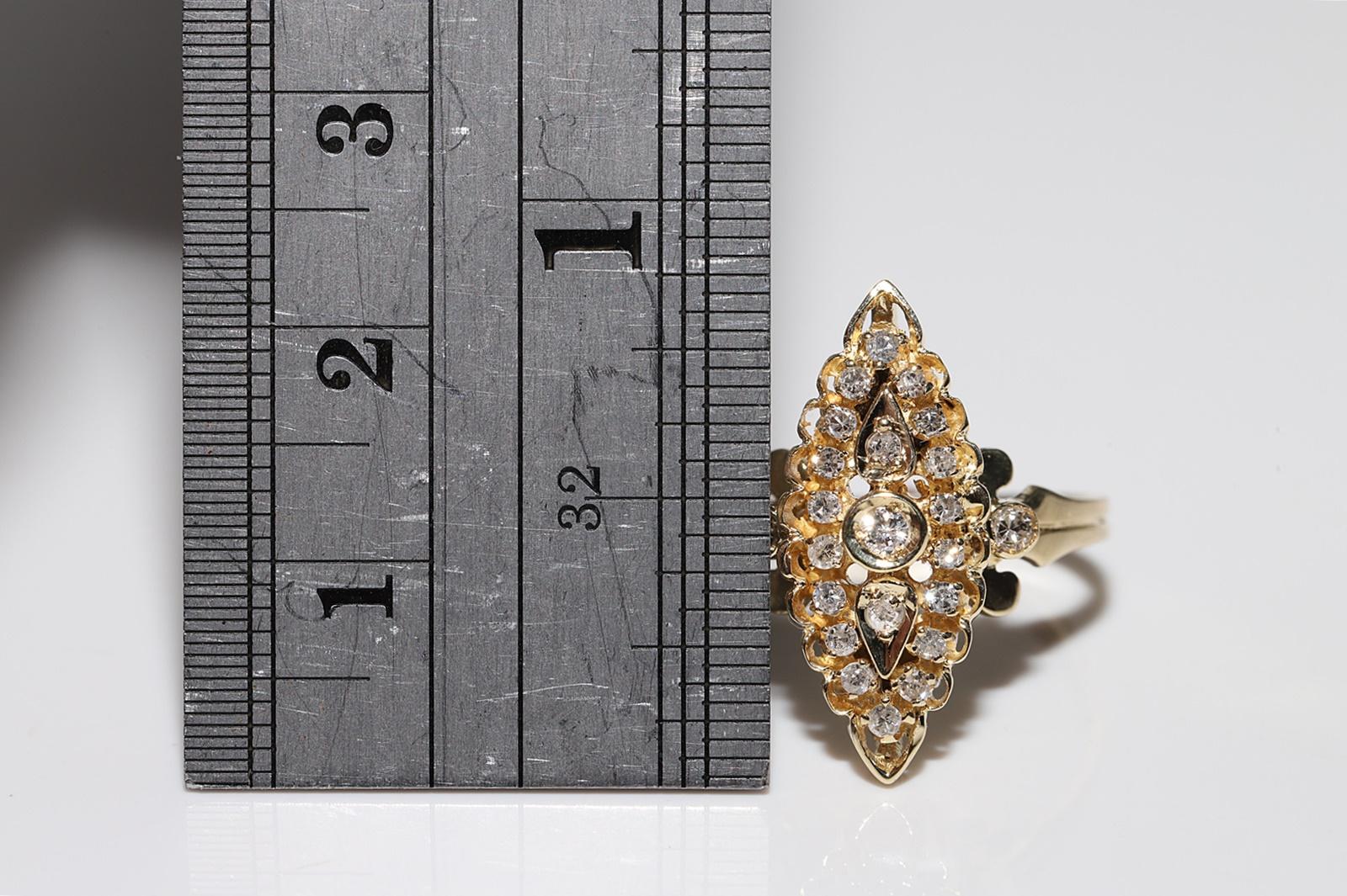 Vintage Circa 1980er Jahre 14k Gold Natürlicher Diamant Dekorierter Navette Ring im Angebot 3
