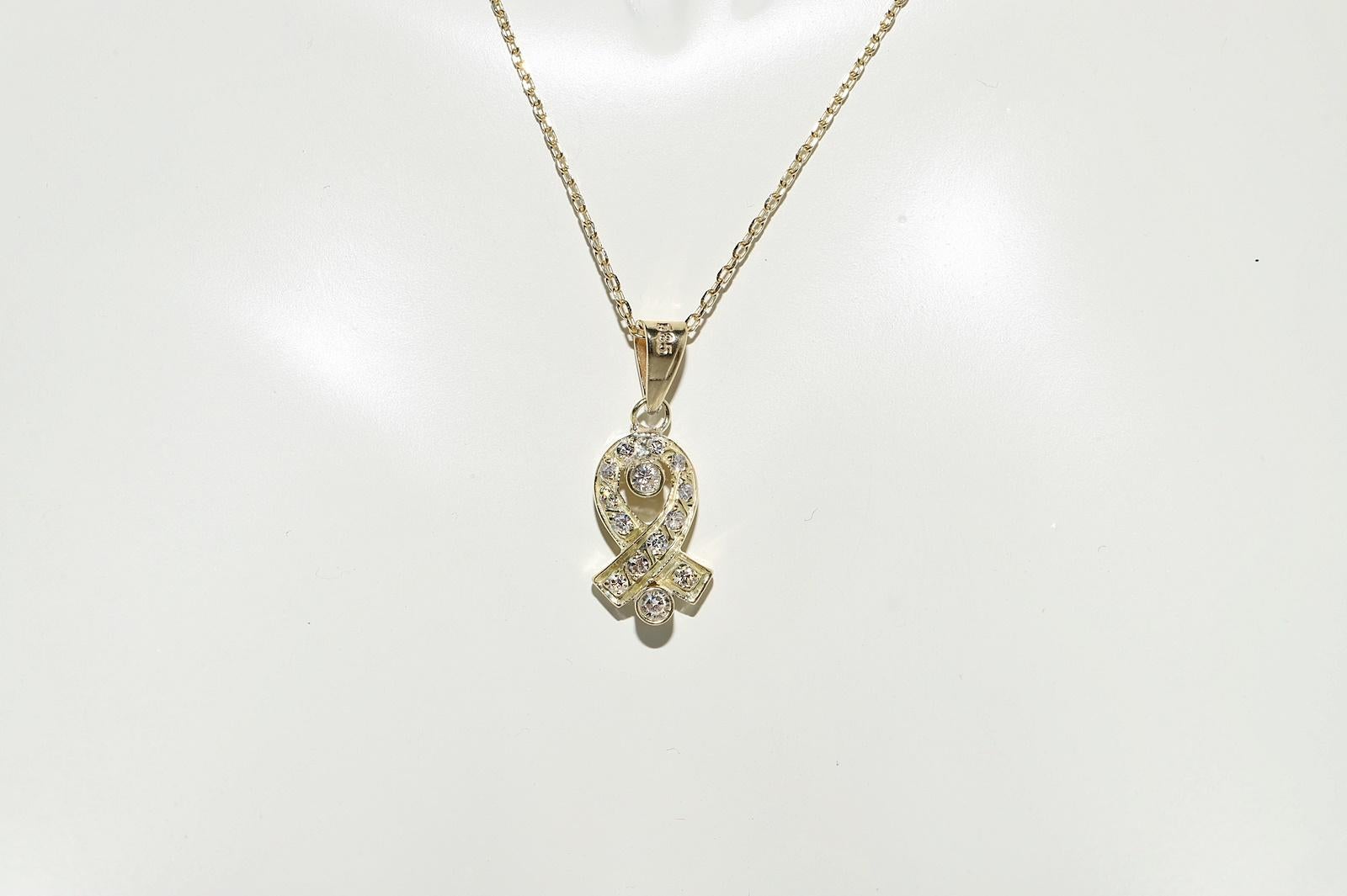 Vintage Circa 1980er Jahre 14k Gold Natürlicher Diamant Dekorierter Anhänger Halskette (Retro) im Angebot