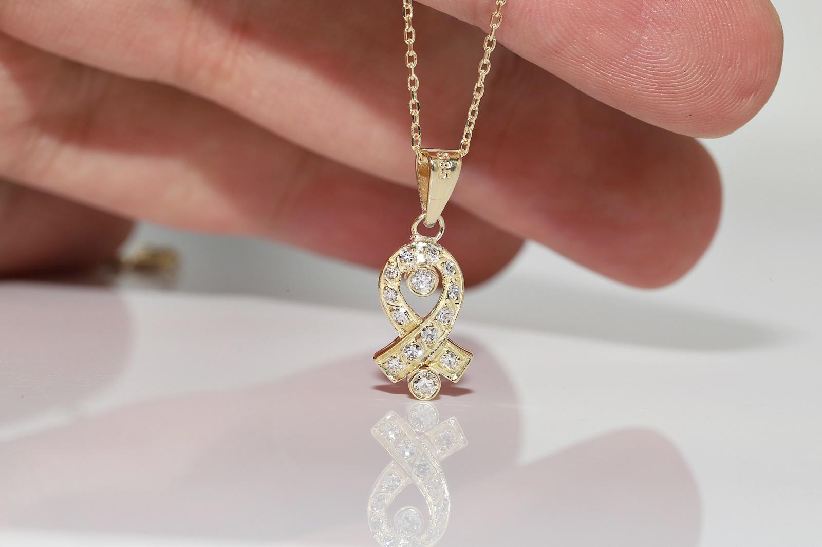 Vintage Circa 1980er Jahre 14k Gold Natürlicher Diamant Dekorierter Anhänger Halskette Damen im Angebot