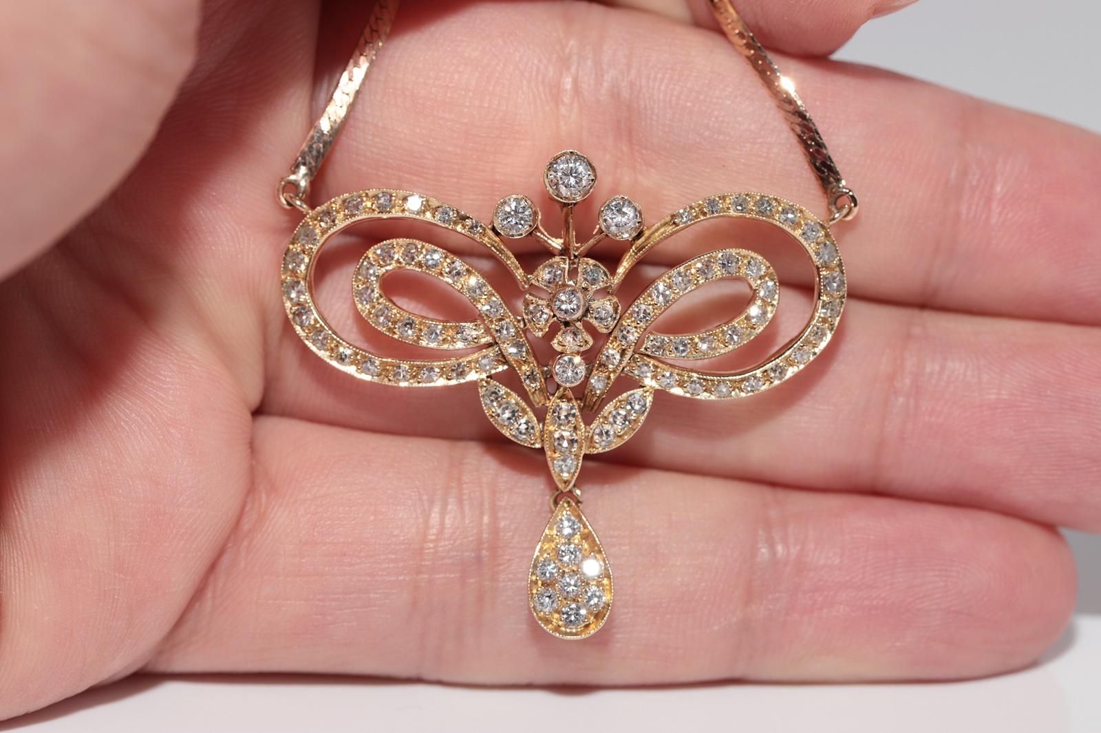Vintage Circa 1980er Jahre 14k Gold Natürlicher Diamant Dekorierter Anhänger Halskette im Angebot 1