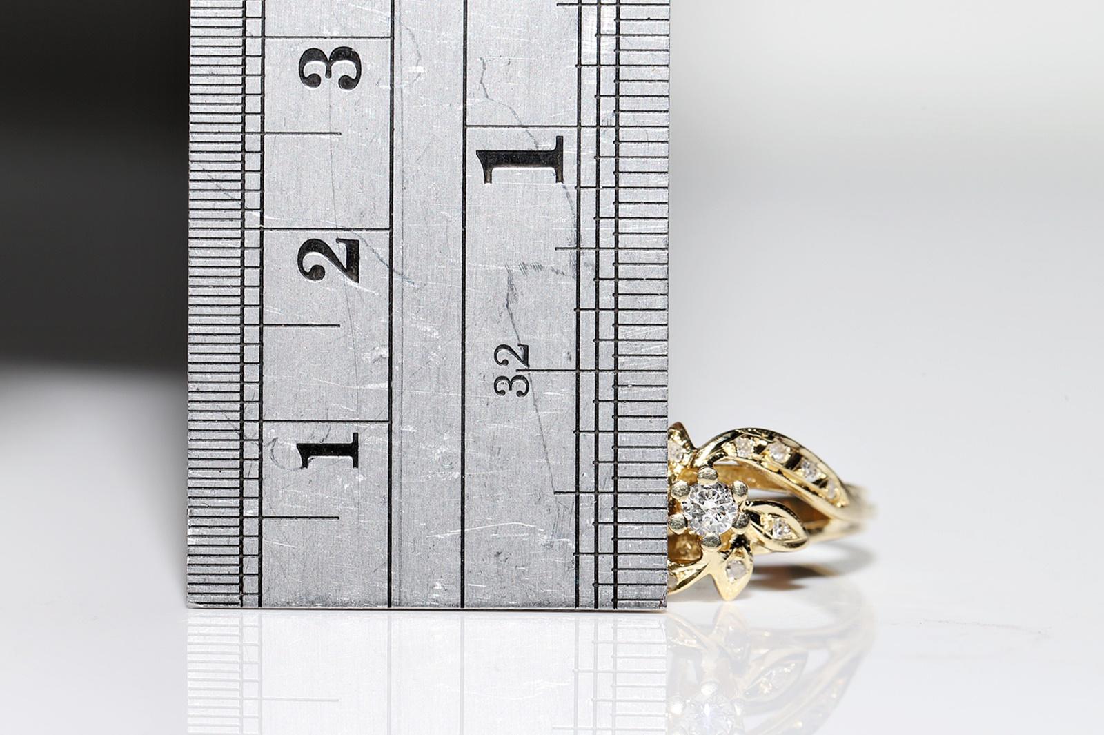 Circa 1980er Jahre  14k Gold Natürlicher Diamant Dekorierter hübscher Ring im Angebot 4