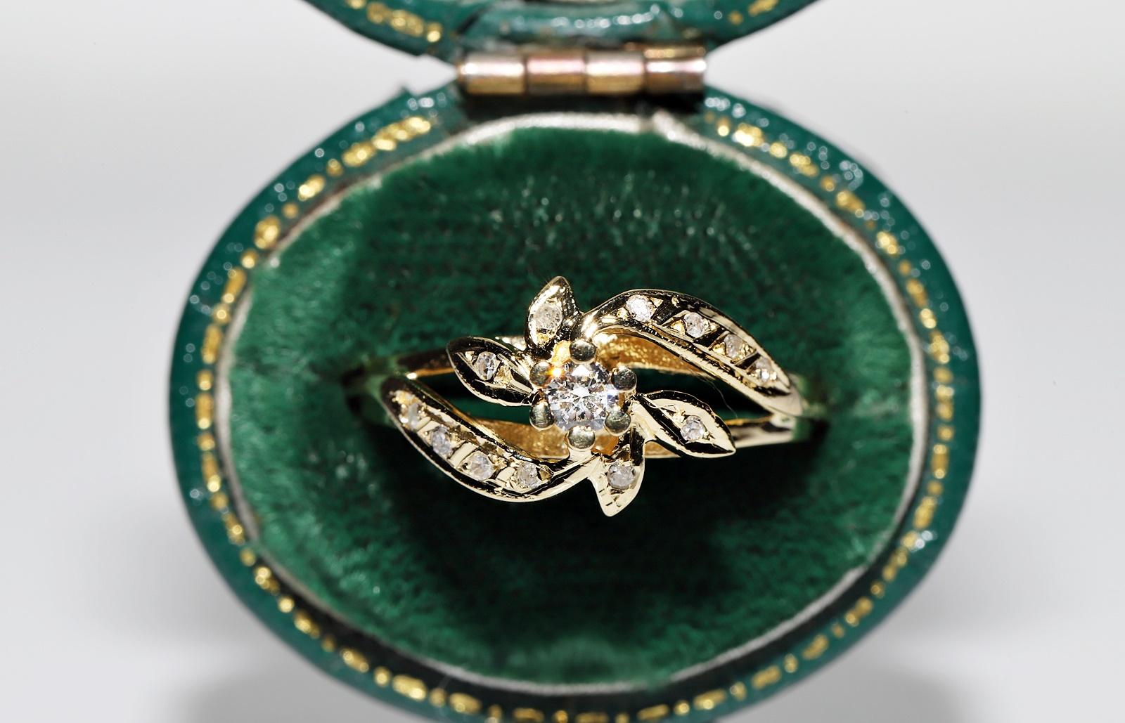 In sehr gutem Zustand.
Das Gesamtgewicht beträgt  3,4 Gramm.
Der gesamte Diamant hat 0,20 ct.
Säure getestet, um 14k echtes Gold zu sein.
Der Diamant hat die Reinheit vs-s1 und die Farbe H.
Ringgröße ist US 7.2  
Wir können jede Größe