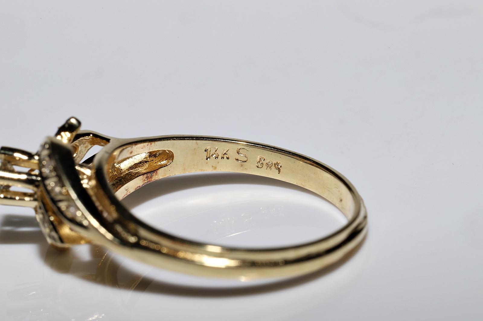 Circa 1980er Jahre  14k Gold Natürlicher Diamant Dekorierter hübscher Ring im Angebot 2