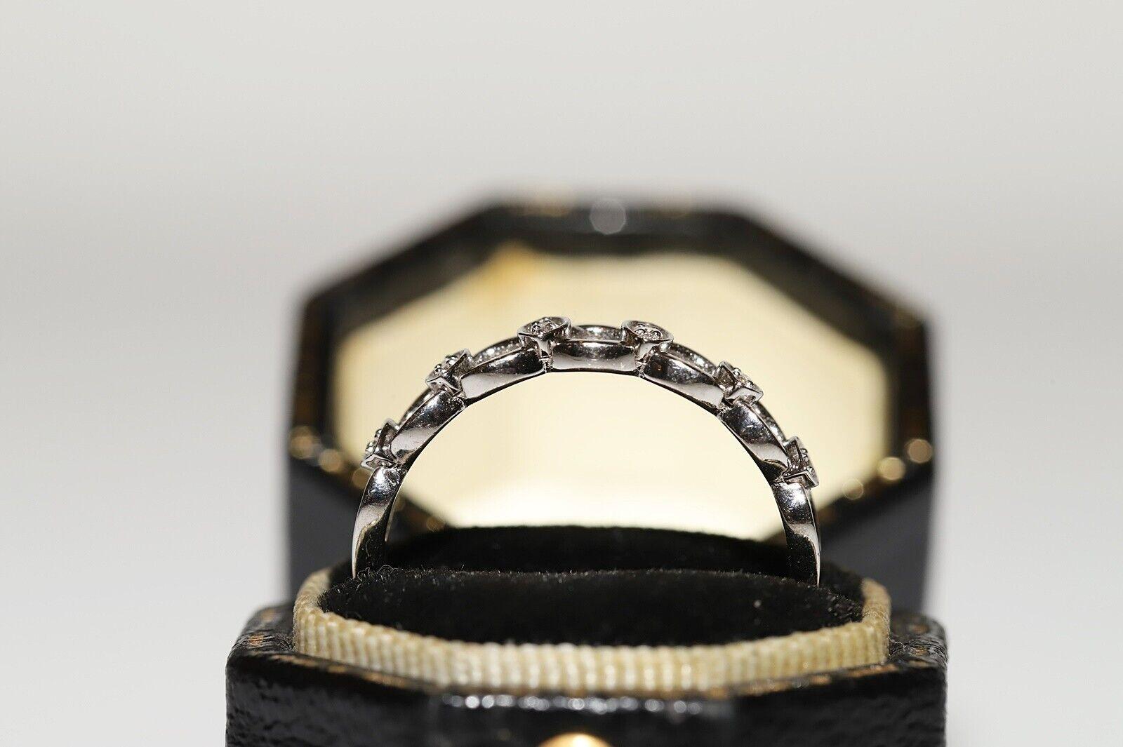 In sehr gutem Zustand.
Das Gesamtgewicht beträgt 2.6 Gramm.
Insgesamt ist Diamant etwa 0,12 Karat.
Der Diamant hat die Farbe H und die Reinheit vs-s1.
Ringgröße ist US 6.5 (Wir bieten kostenlose Größenänderung)
Wir können jede Größe herstellen.
Die