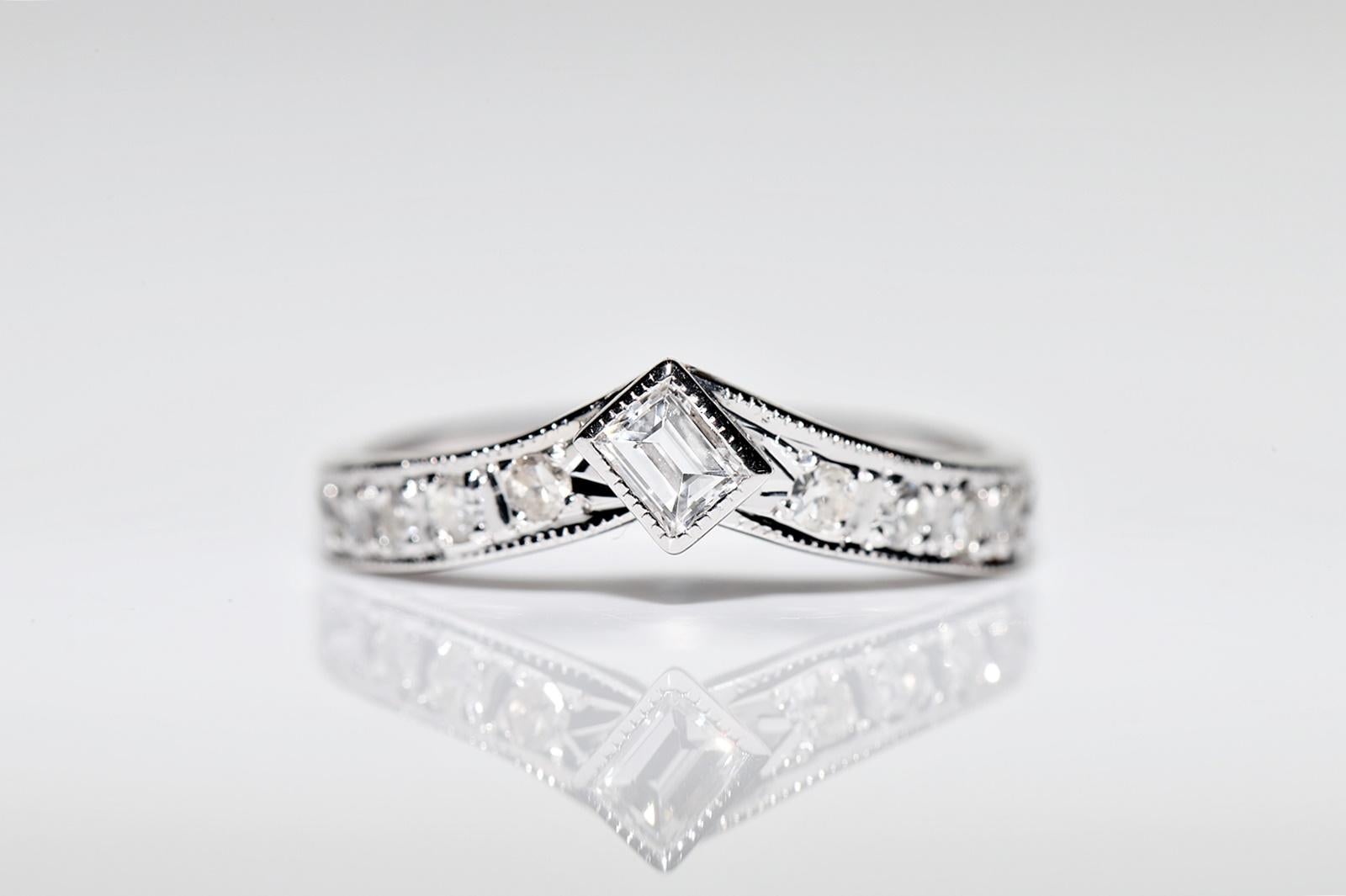Women's Vintage Circa 1980s 14k Gold Natural Diamond Decorated Ring For Sale