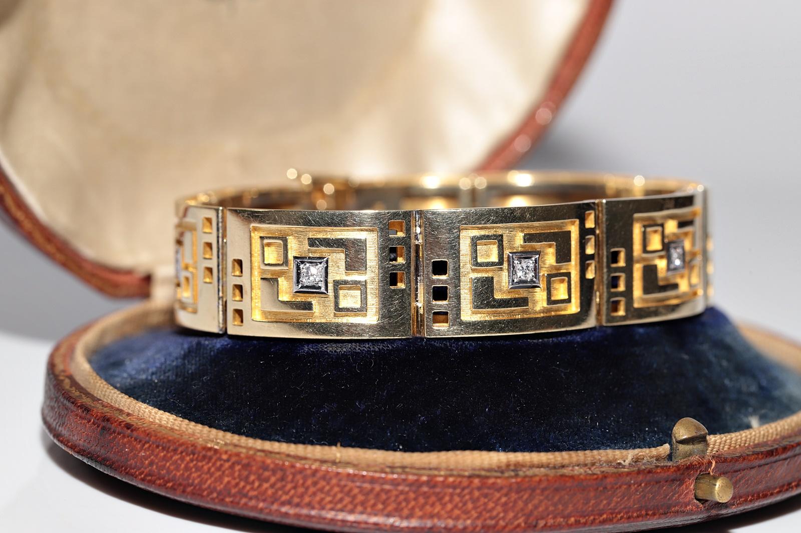 Vintage Circa 1980er Jahre 14k Gold natürlicher Diamant verziertes starkes Vintage-Armband (Retro) im Angebot