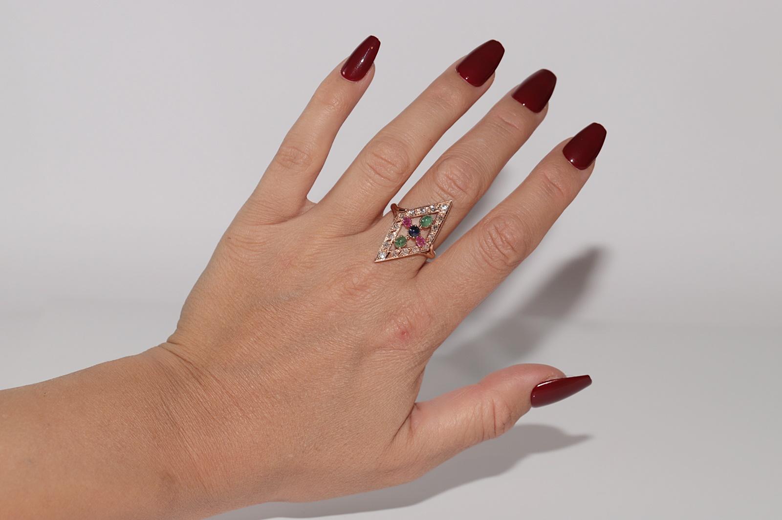 Vintage Circa 1980er Jahre 14k Gold natürlicher Diamant Smaragd Rubin und Saphir Ring im Angebot 4