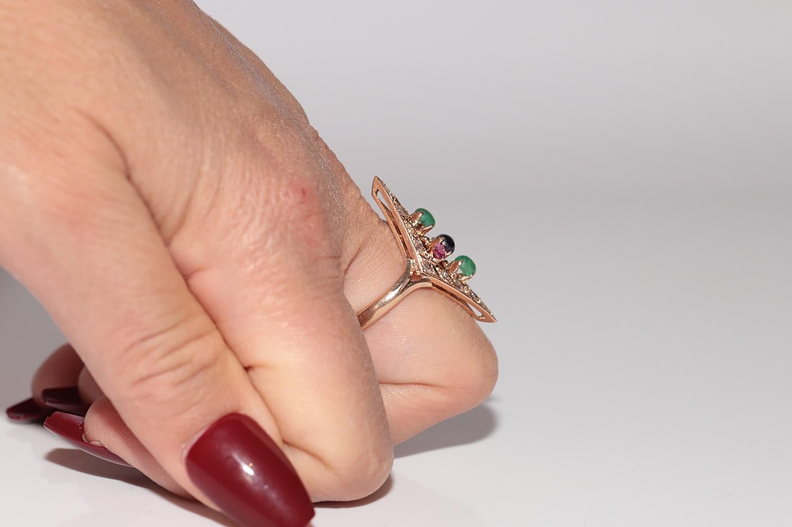 Vintage Circa 1980er Jahre 14k Gold natürlicher Diamant Smaragd Rubin und Saphir Ring im Angebot 7