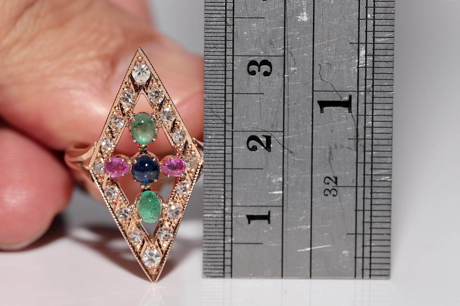 Vintage Circa 1980er Jahre 14k Gold natürlicher Diamant Smaragd Rubin und Saphir Ring (Retro) im Angebot