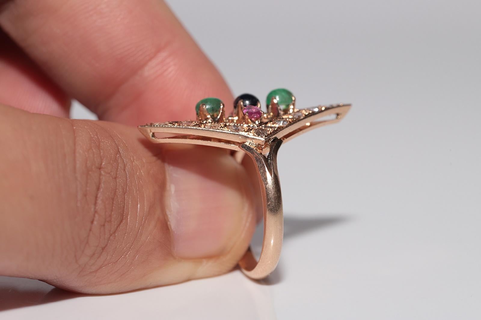 Vintage Circa 1980er Jahre 14k Gold natürlicher Diamant Smaragd Rubin und Saphir Ring Damen im Angebot