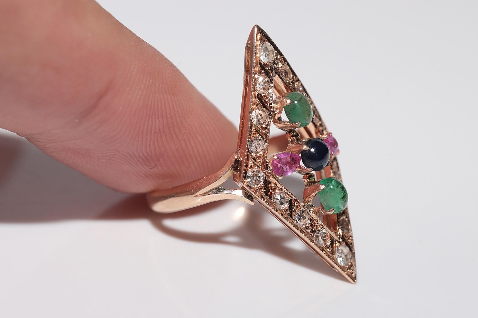 Vintage Circa 1980er Jahre 14k Gold natürlicher Diamant Smaragd Rubin und Saphir Ring im Angebot 3