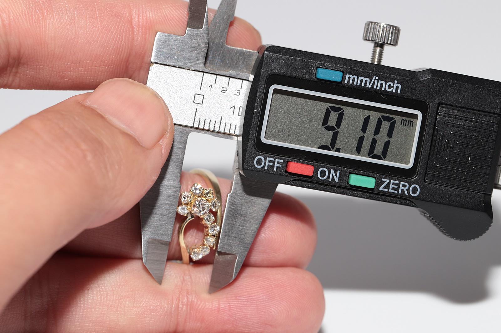 Anello stile fiori con diamanti naturali in oro 14k CIRCA 1980 in vendita 4