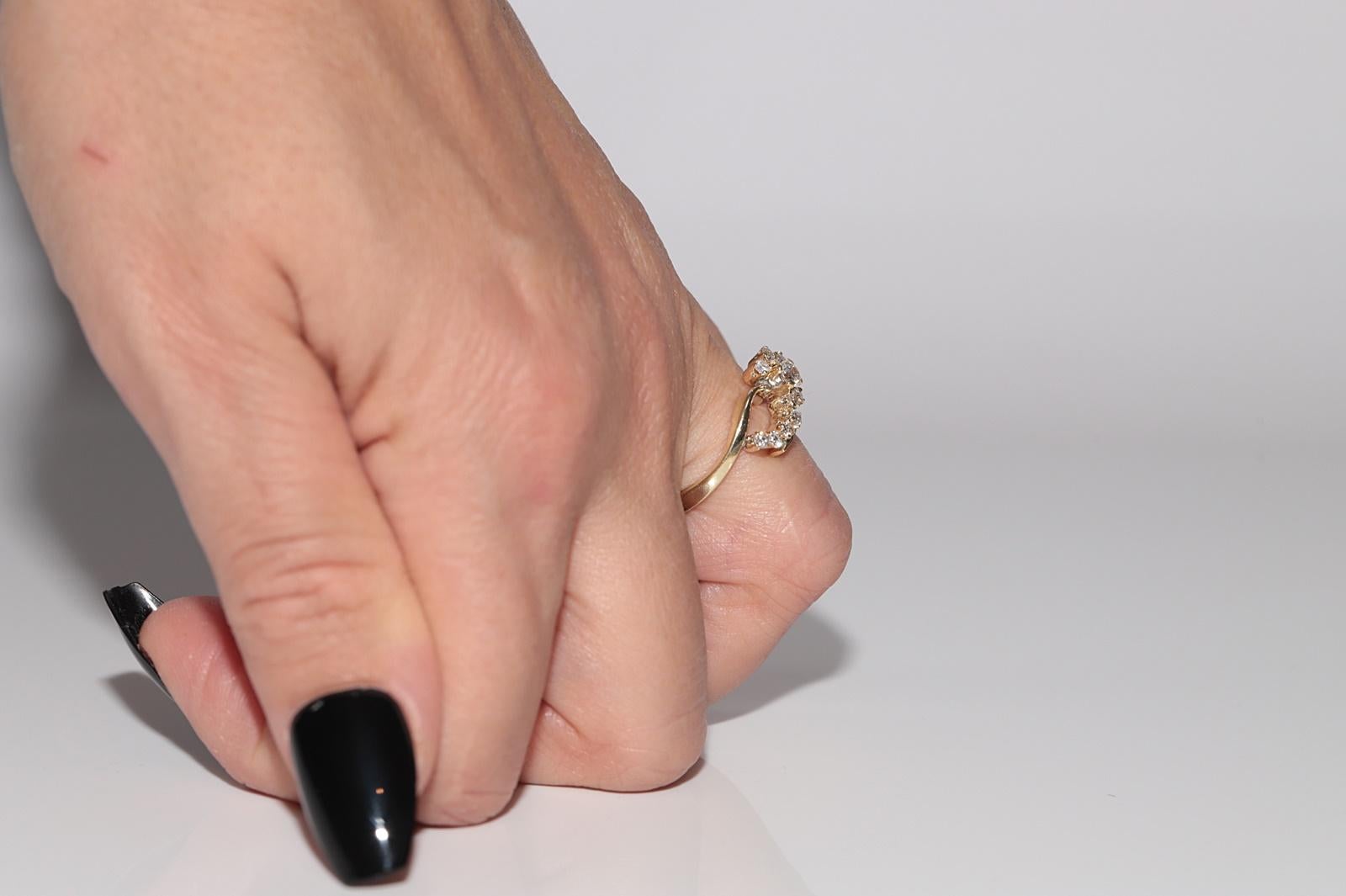 Anello stile fiori con diamanti naturali in oro 14k CIRCA 1980 in vendita 9