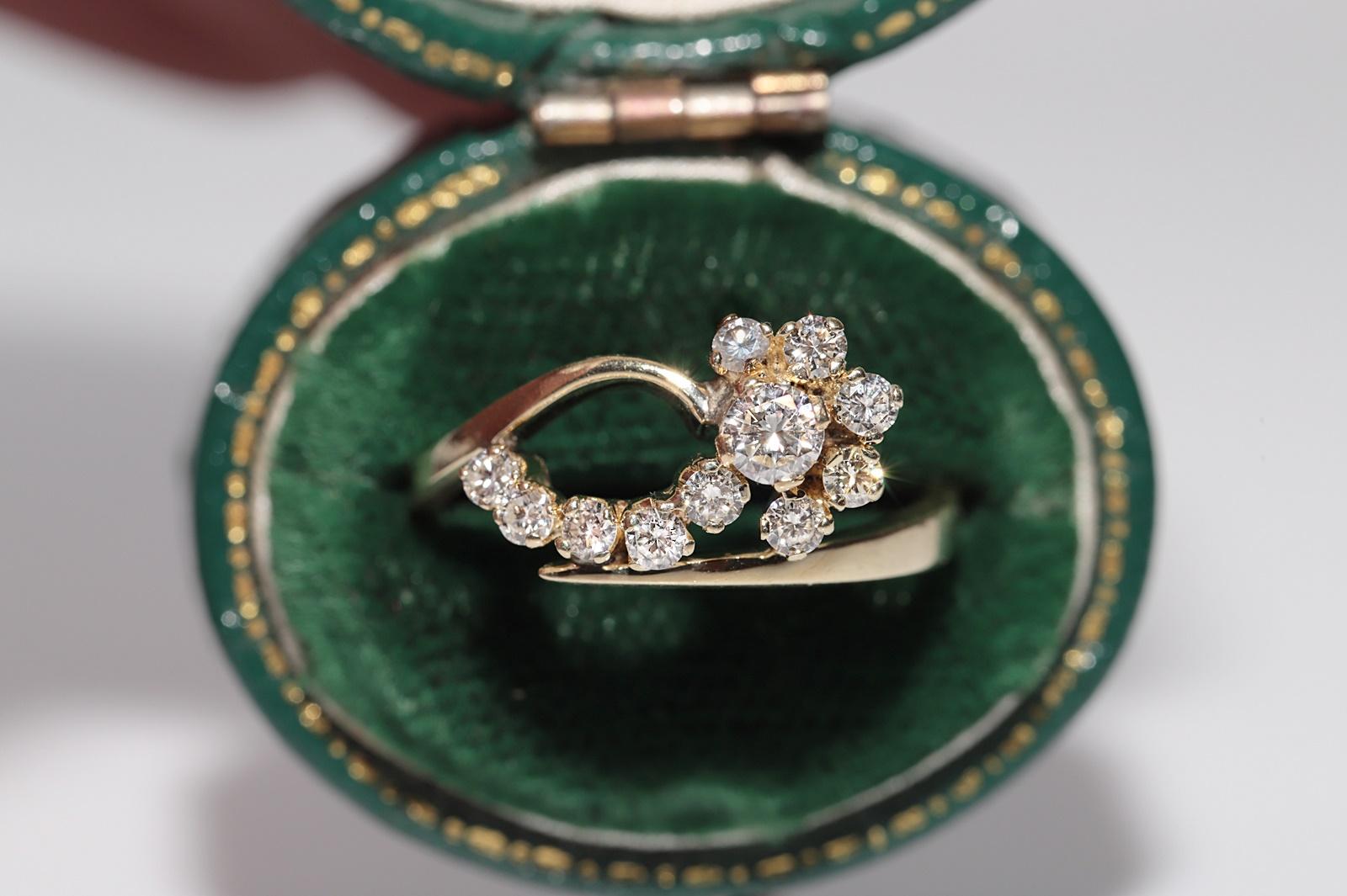 In ottime condizioni.
Il peso totale è di 3,3 grammi.
Totalmente è un diamante da 0,50 ct.
Il diamante ha un colore G-H-I e una purezza vvs-vs-s1.
La misura dell'anello è US 6.4 
Possiamo realizzare qualsiasi dimensione.
La scatola non è