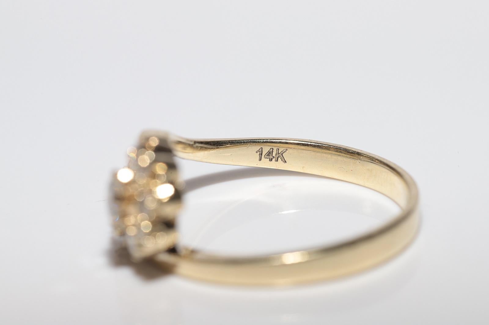 Anello stile fiori con diamanti naturali in oro 14k CIRCA 1980 in vendita 2