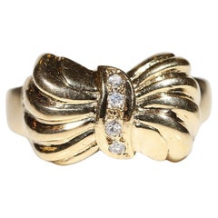 Vintage Circa 1980s 14k Natural Diamond Decorated Pretty Ring