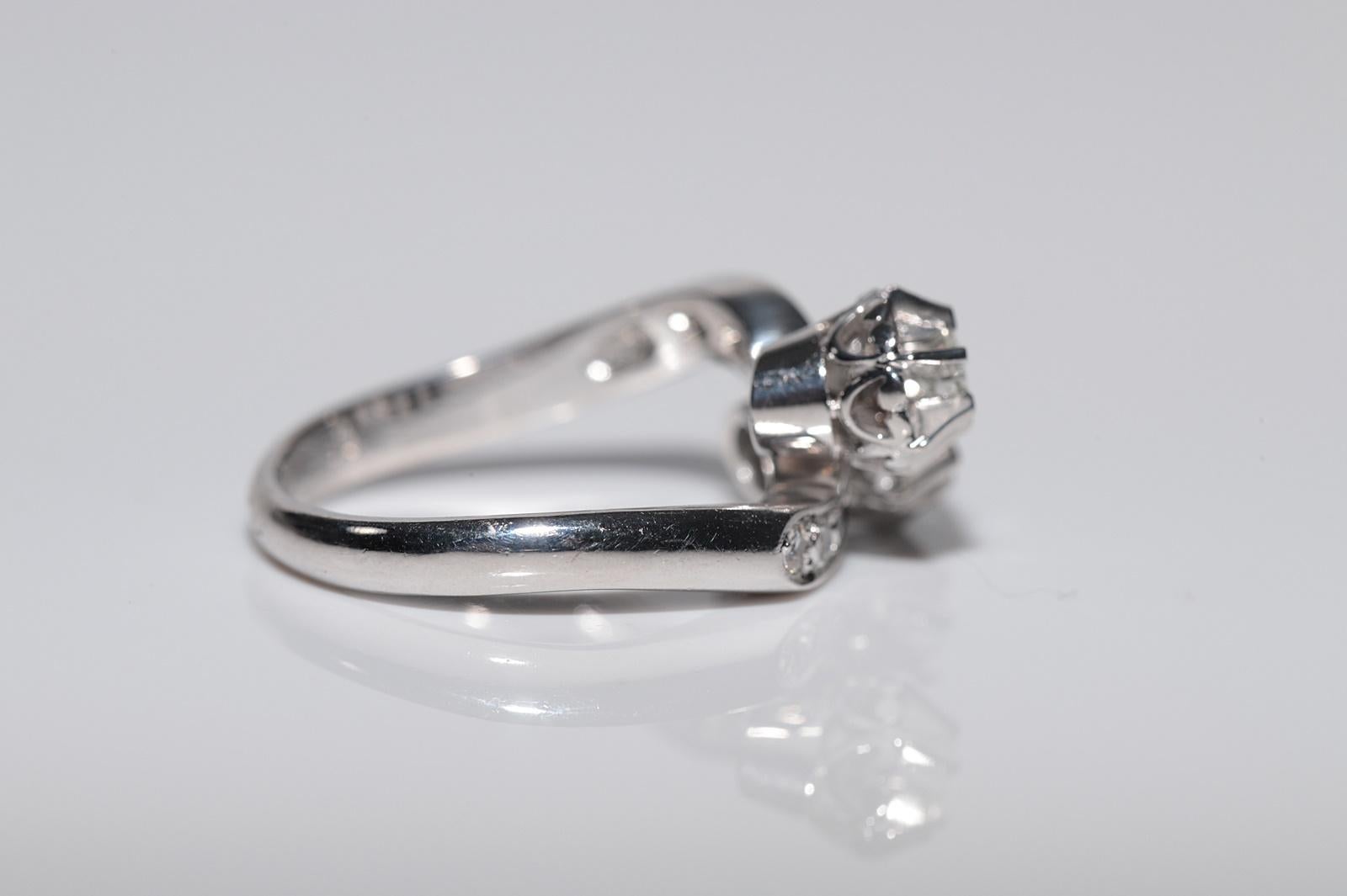 Women's Vintage Circa 1980s 14k White Gold Natural Diamond Decorated Ring For Sale