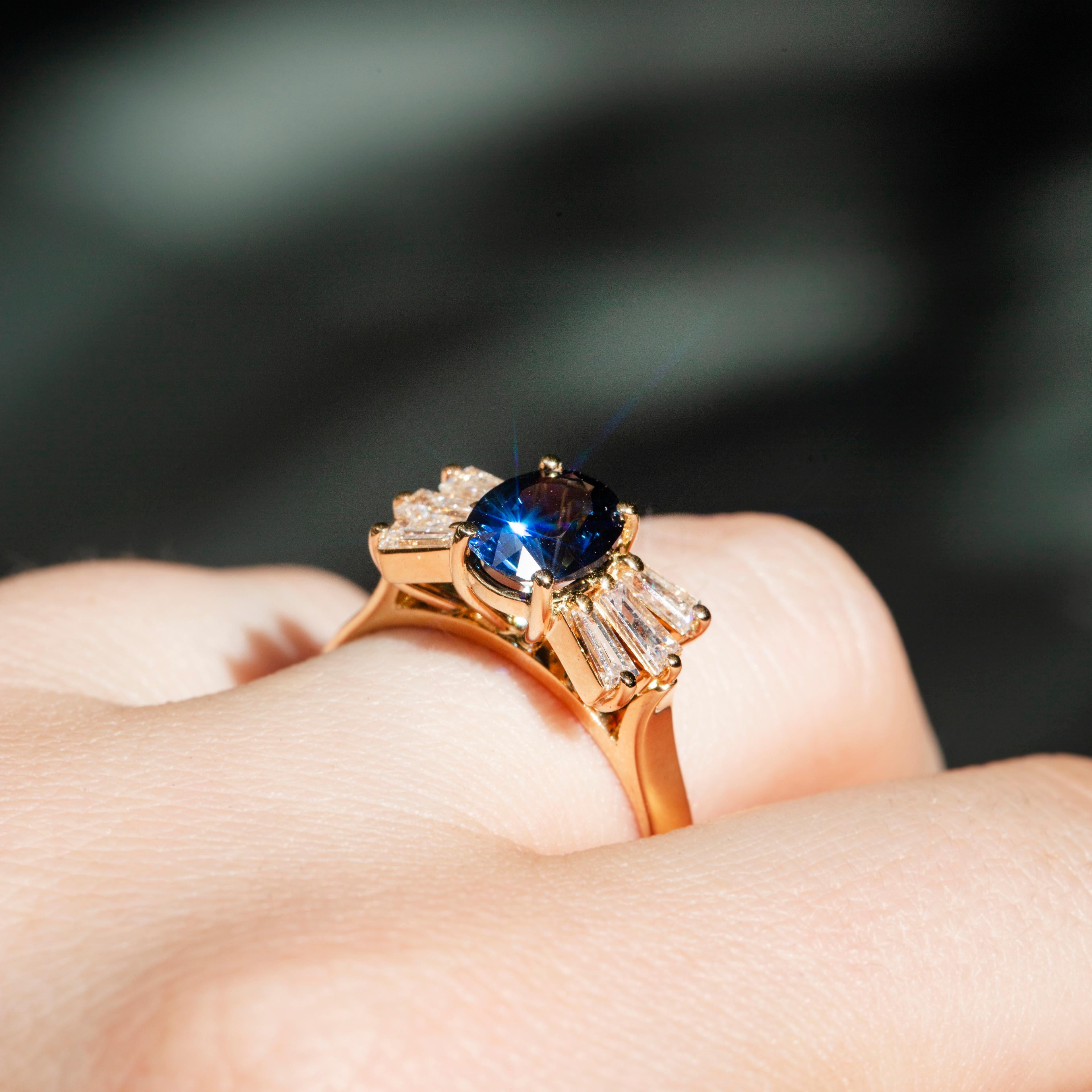 Vintage Circa 1980s 1.78 Carat Sapphire & Baguette Diamond Ring 18ct Yellow Gold For Sale 2