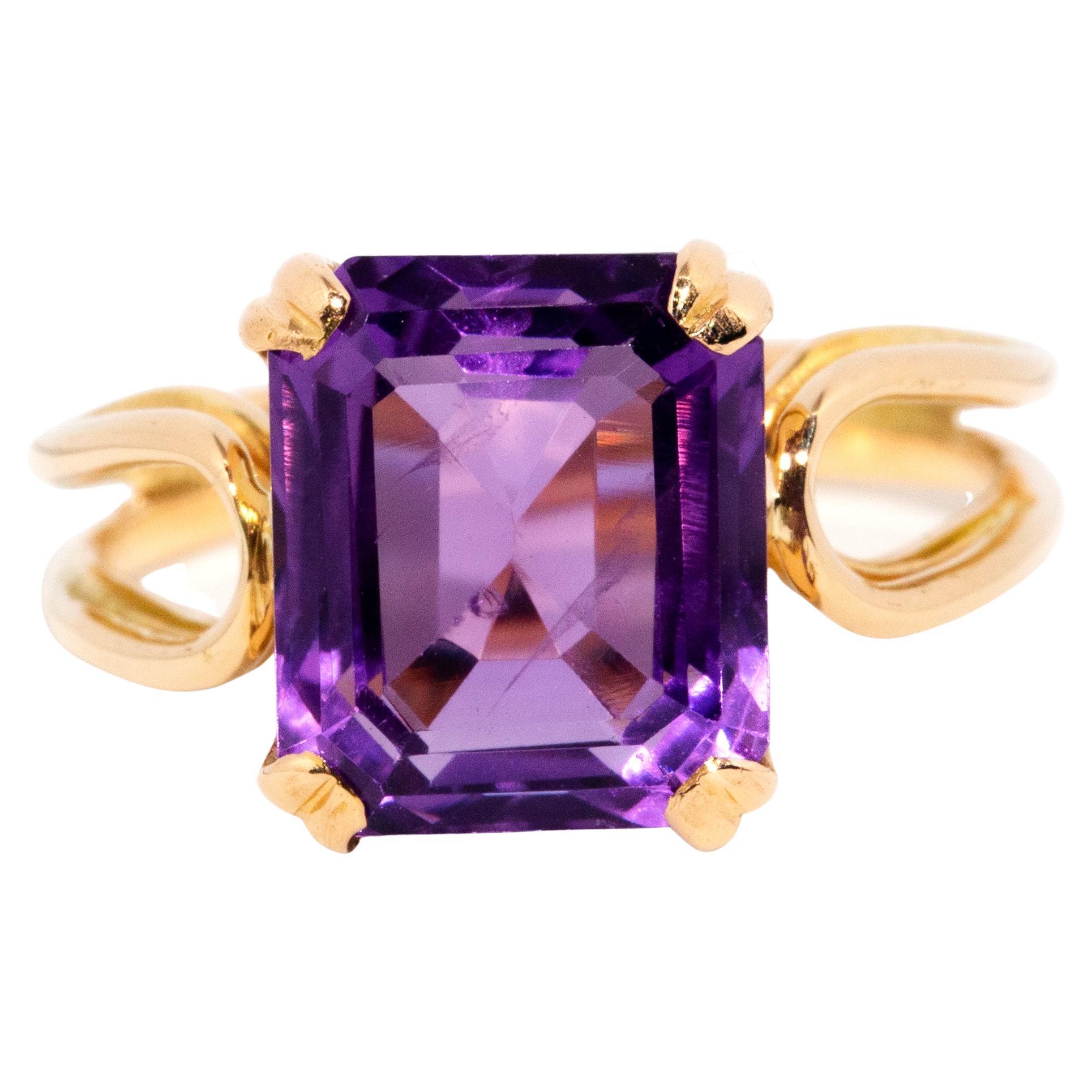 Vintage Circa 1980s 18 Carat Yellow Gold Emerald Cut Bright Purple Amethyst Ring For Sale