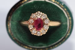 Vintage-Ring aus den 1980er Jahren aus 18-karätigem Gold mit einem natürlichen Diamanten und einem Rubin im Ovalschliff