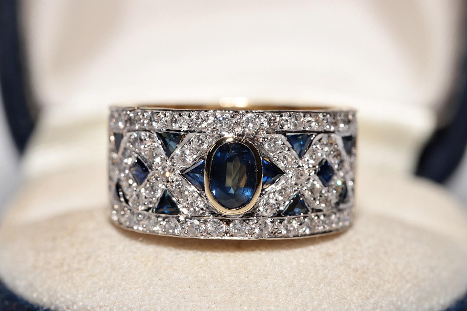 In ottime condizioni.
Il peso totale è di 9,2 grammi.
Totalmente è un diamante di 1,10 ct.
Il diamante ha colore H e purezza vvs-vs.
Totalmente è uno zaffiro da 1,80 ct.
La misura dell'anello è US 7
La scatola non è inclusa.
Per qualsiasi domanda,