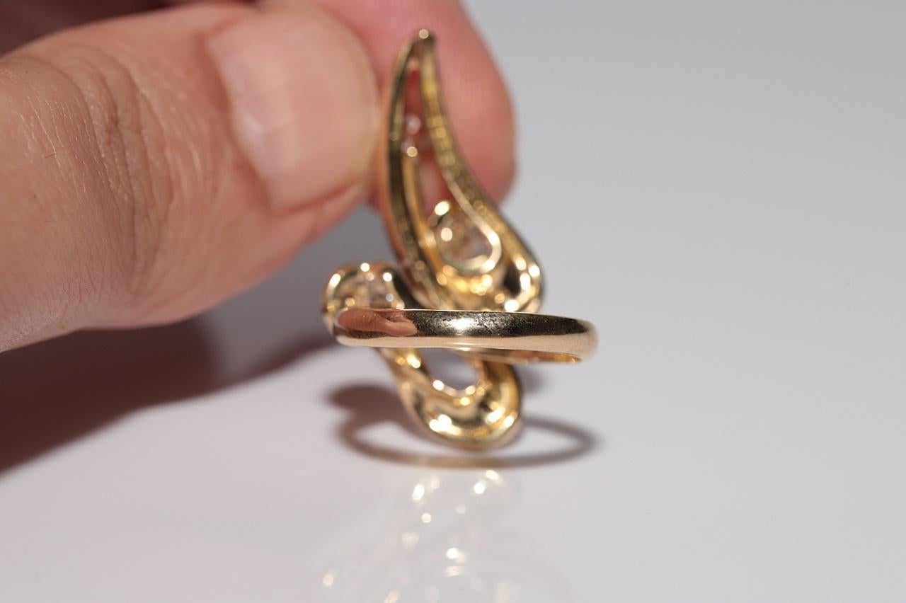 Vintage Circa 1980s Oro 18k Artesanal  Anillo Fuerte Decorado con Diamantes Naturales en venta 8