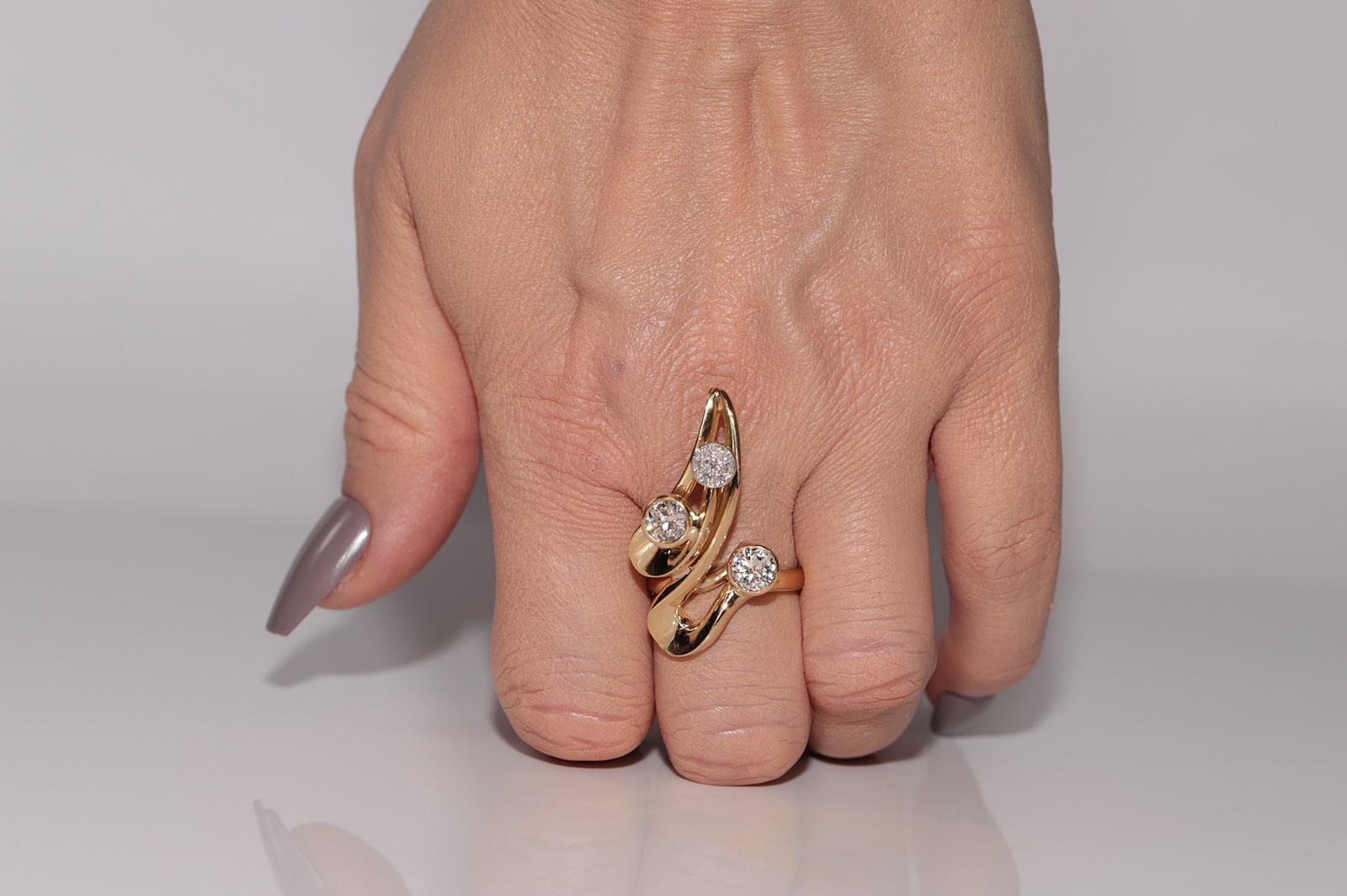 Vintage Circa 1980s Oro 18k Artesanal  Anillo Fuerte Decorado con Diamantes Naturales en venta 11