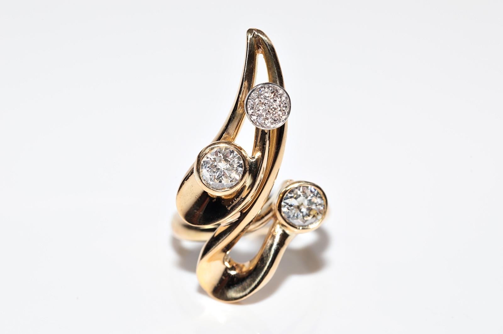 Vintage Circa 1980s Oro 18k Artesanal  Anillo Fuerte Decorado con Diamantes Naturales Retro en venta