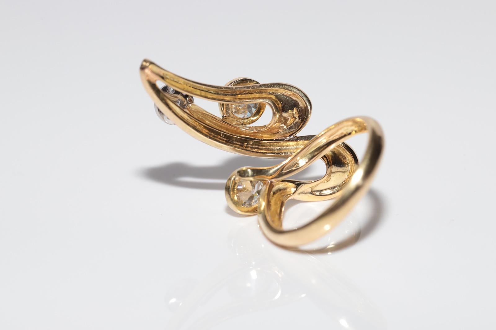Vintage Circa 1980s Oro 18k Artesanal  Anillo Fuerte Decorado con Diamantes Naturales en venta 1
