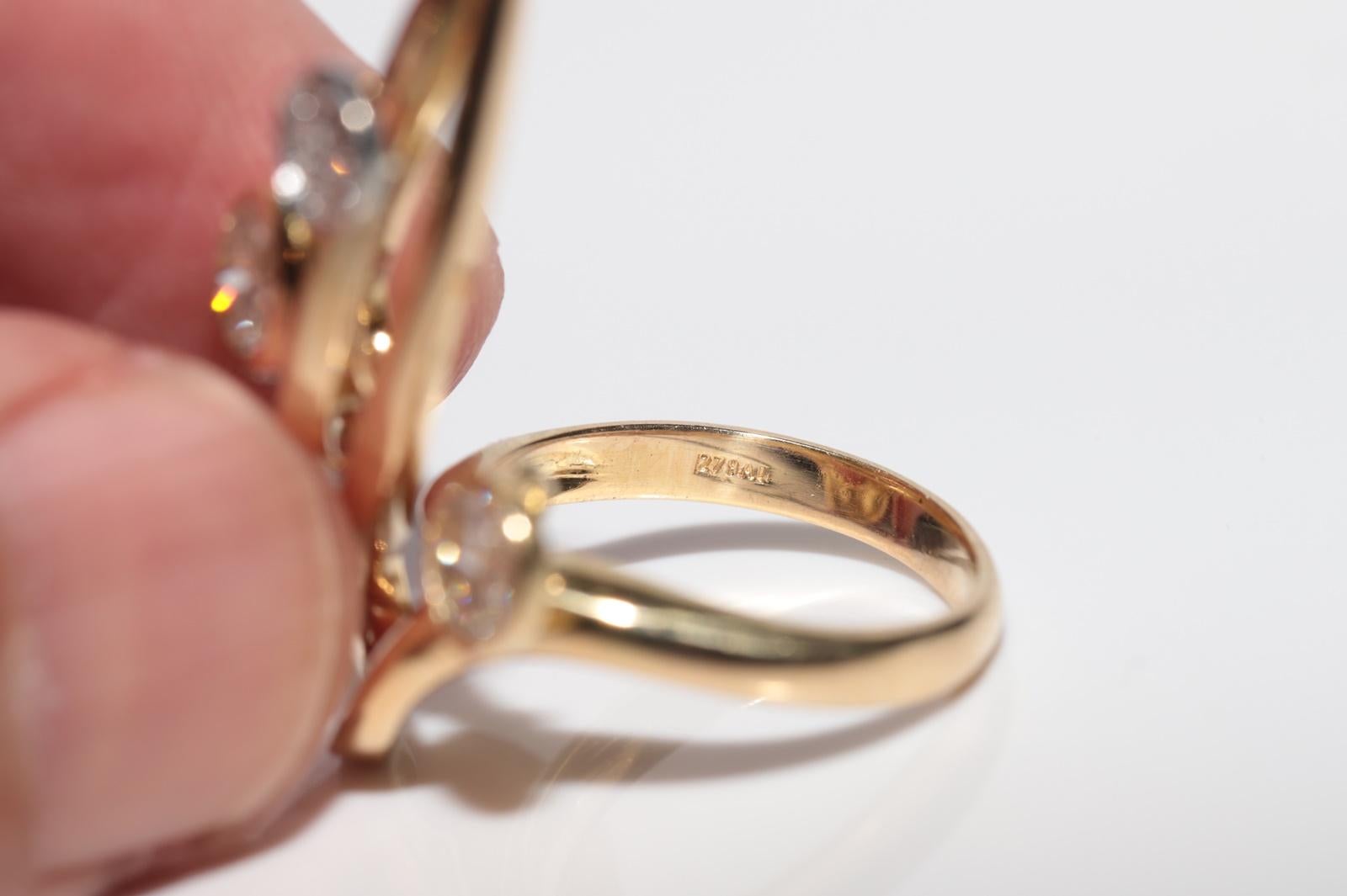 Vintage Circa 1980s Oro 18k Artesanal  Anillo Fuerte Decorado con Diamantes Naturales en venta 3
