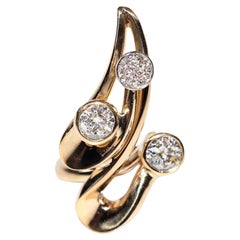 Vintage Circa 1980 or 18 carats fabriqué à la main  Bague solide décorée de diamants naturels
