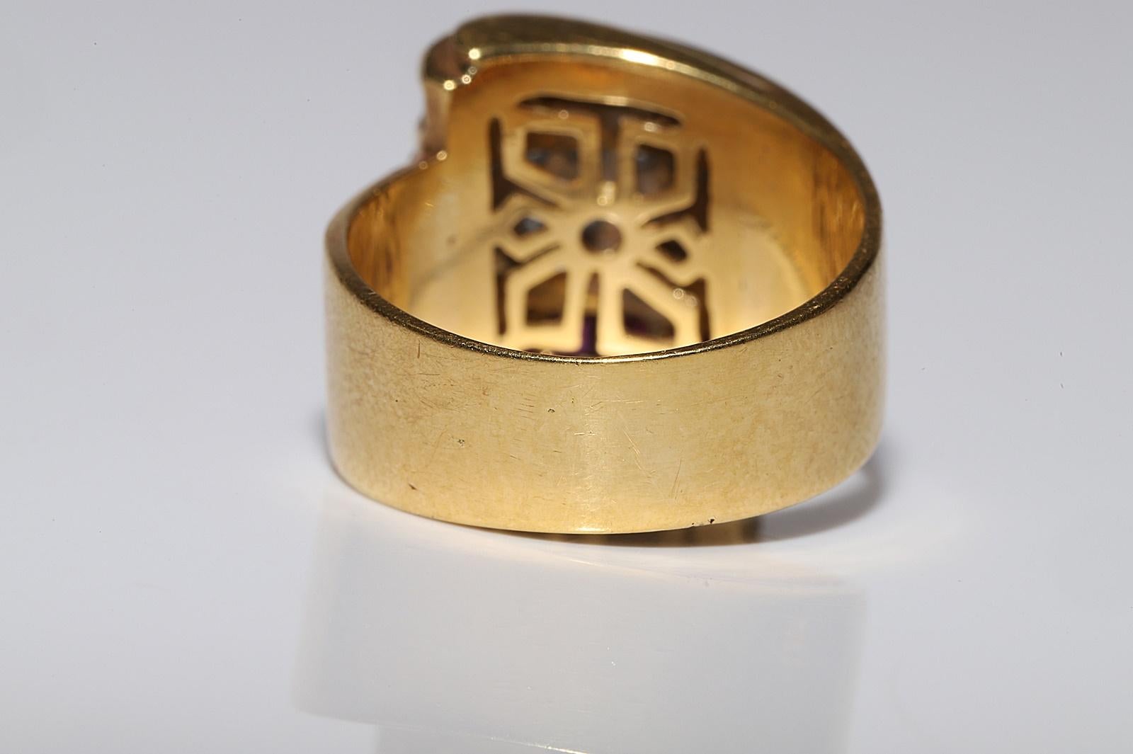 Vintage Circa 1980s 18k Gold İtaly Made Natural Diamond And Caliber Ruby Ring For Sale 4