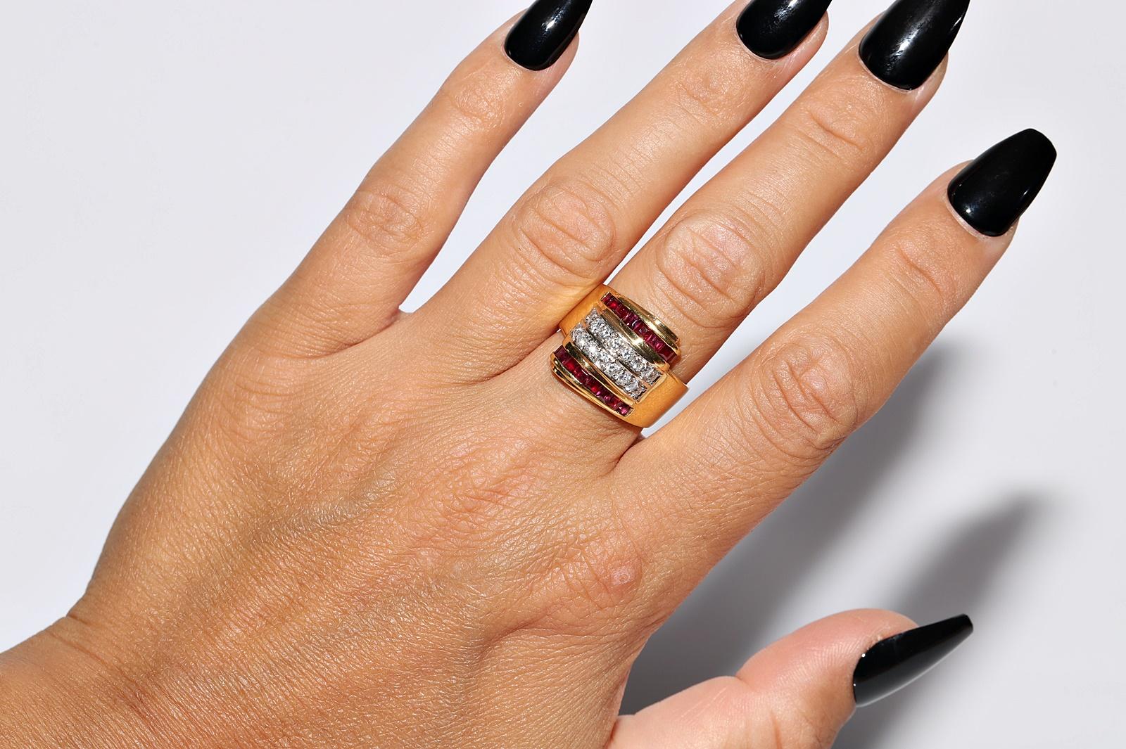 Vintage Circa 1980s 18k Gold İtaly Made Natural Diamond And Caliber Ruby Ring For Sale 8