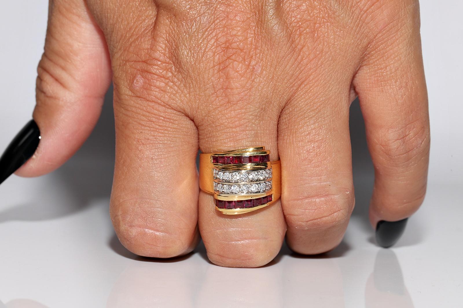 Vintage Circa 1980s 18k Gold İtaly Made Natural Diamond And Caliber Ruby Ring For Sale 9