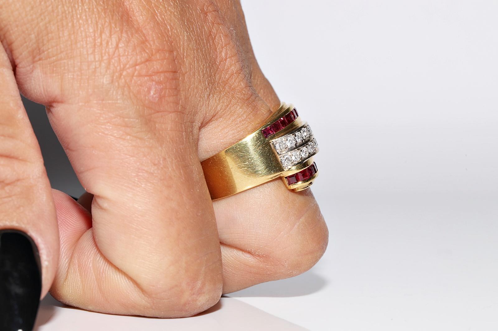 Vintage Circa 1980s 18k Gold İtaly Made Natural Diamond And Caliber Ruby Ring For Sale 10