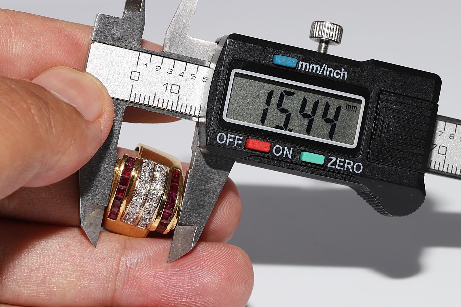 Circa 1980er Jahre 18k Gold Italienischer Ring mit natürlichem Diamant und Kaliber Rubin im Angebot 1