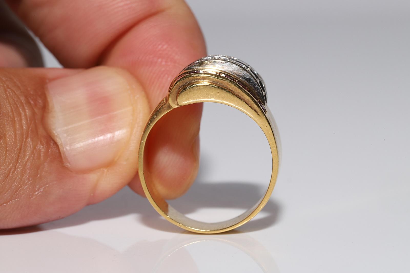 Vintage Circa 1980s 18k Gold İtaly Made Natural Diamond And Caliber Ruby Ring For Sale 2