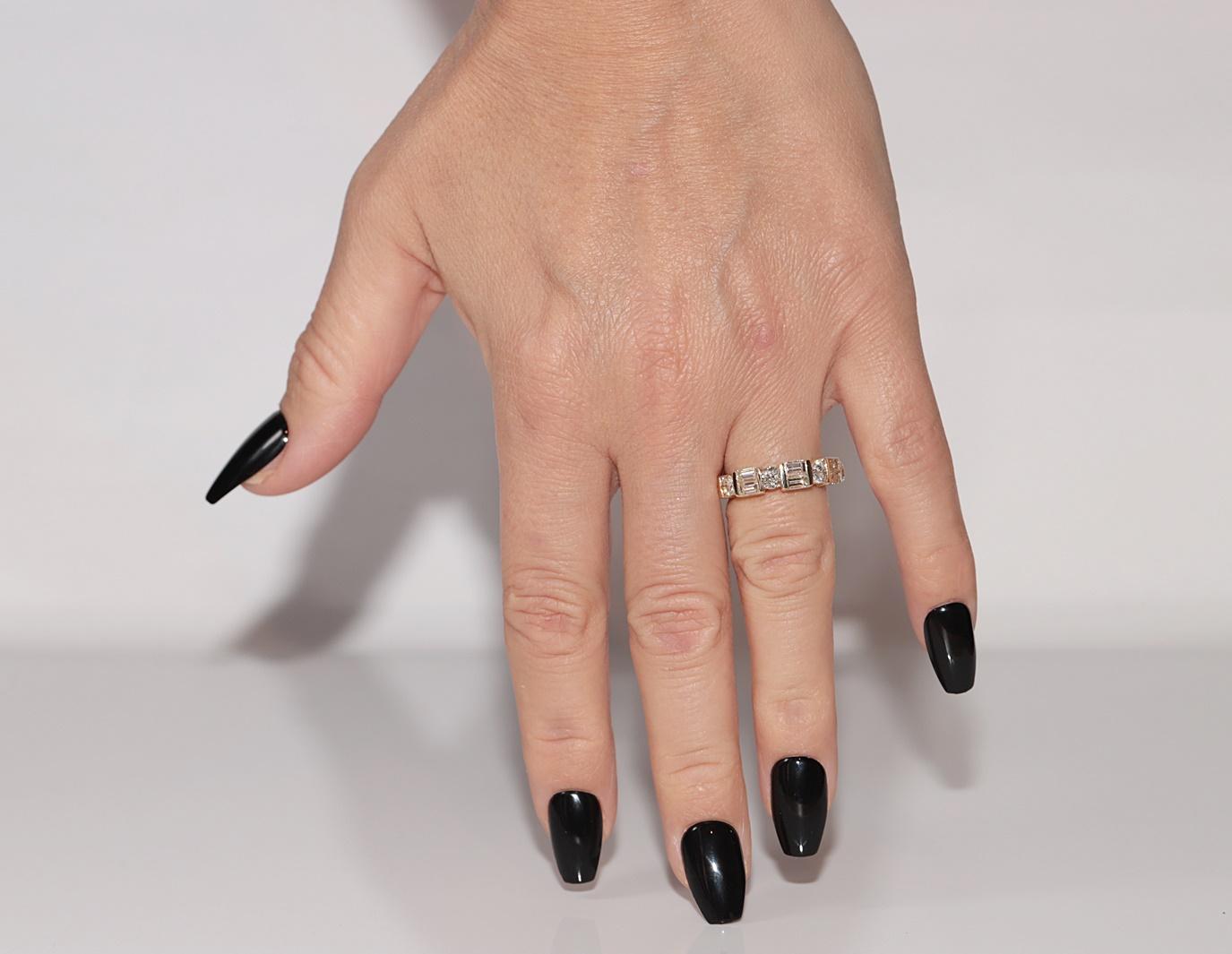 Vintage CIRCA 1980s 18K Gold Natürlicher Baguetteschliff und Brillantschliff Diamantring im Angebot 7