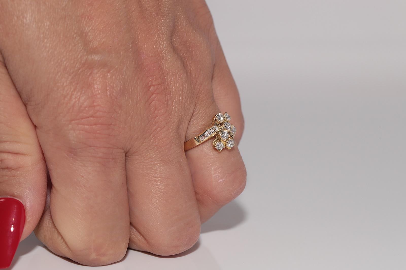 Anello Vintage CIRCA 1980 in oro 18k con diamanti naturali taglio Baguette e taglio Brilliante in vendita 9