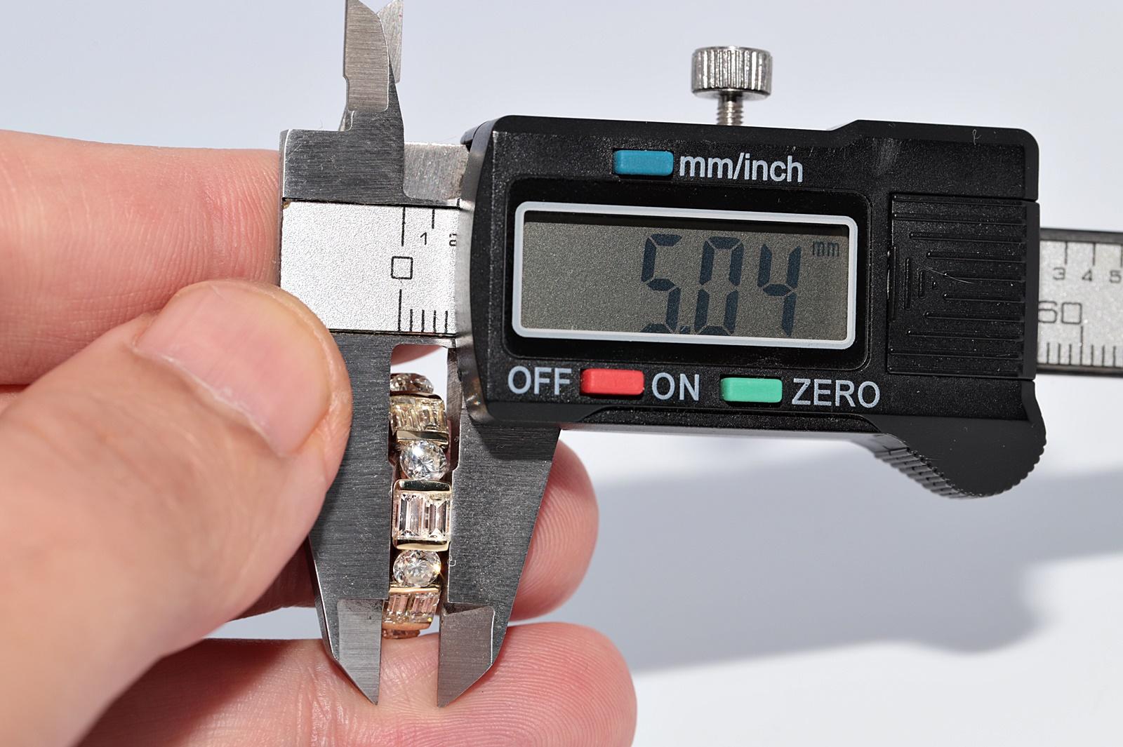 Vintage CIRCA 1980s 18K Gold Natürlicher Baguetteschliff und Brillantschliff Diamantring im Angebot 10