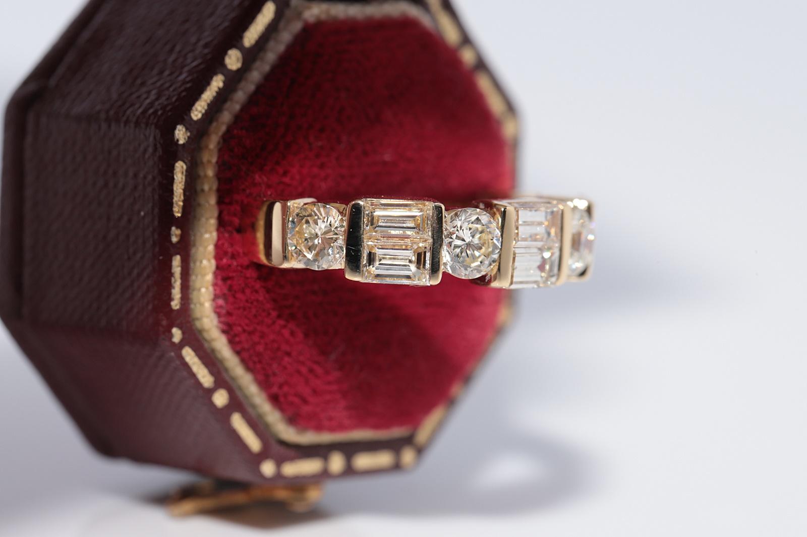 Vintage CIRCA 1980s 18K Gold Natürlicher Baguetteschliff und Brillantschliff Diamantring (Kunsthandwerker*in) im Angebot