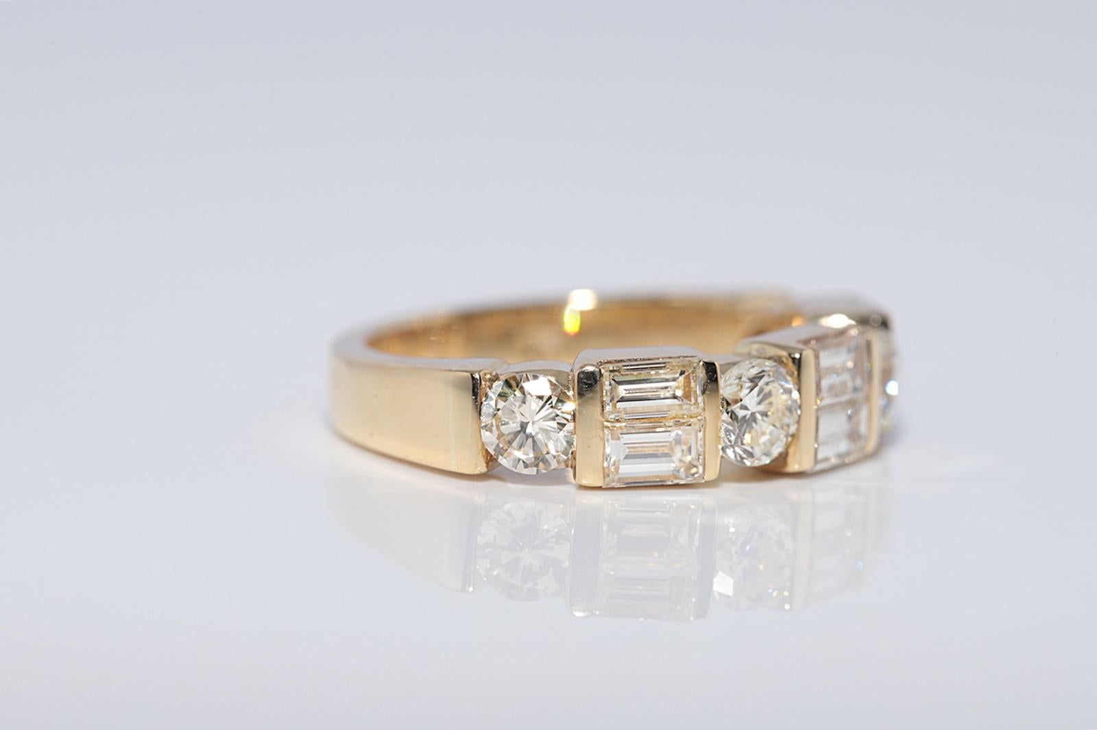 Vintage CIRCA 1980s 18K Gold Natürlicher Baguetteschliff und Brillantschliff Diamantring Damen im Angebot