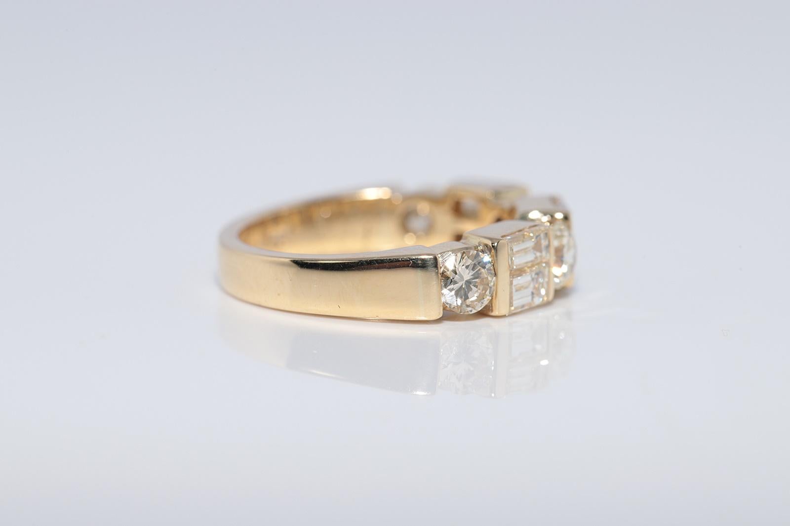 Vintage CIRCA 1980s 18K Gold Natürlicher Baguetteschliff und Brillantschliff Diamantring im Angebot 1