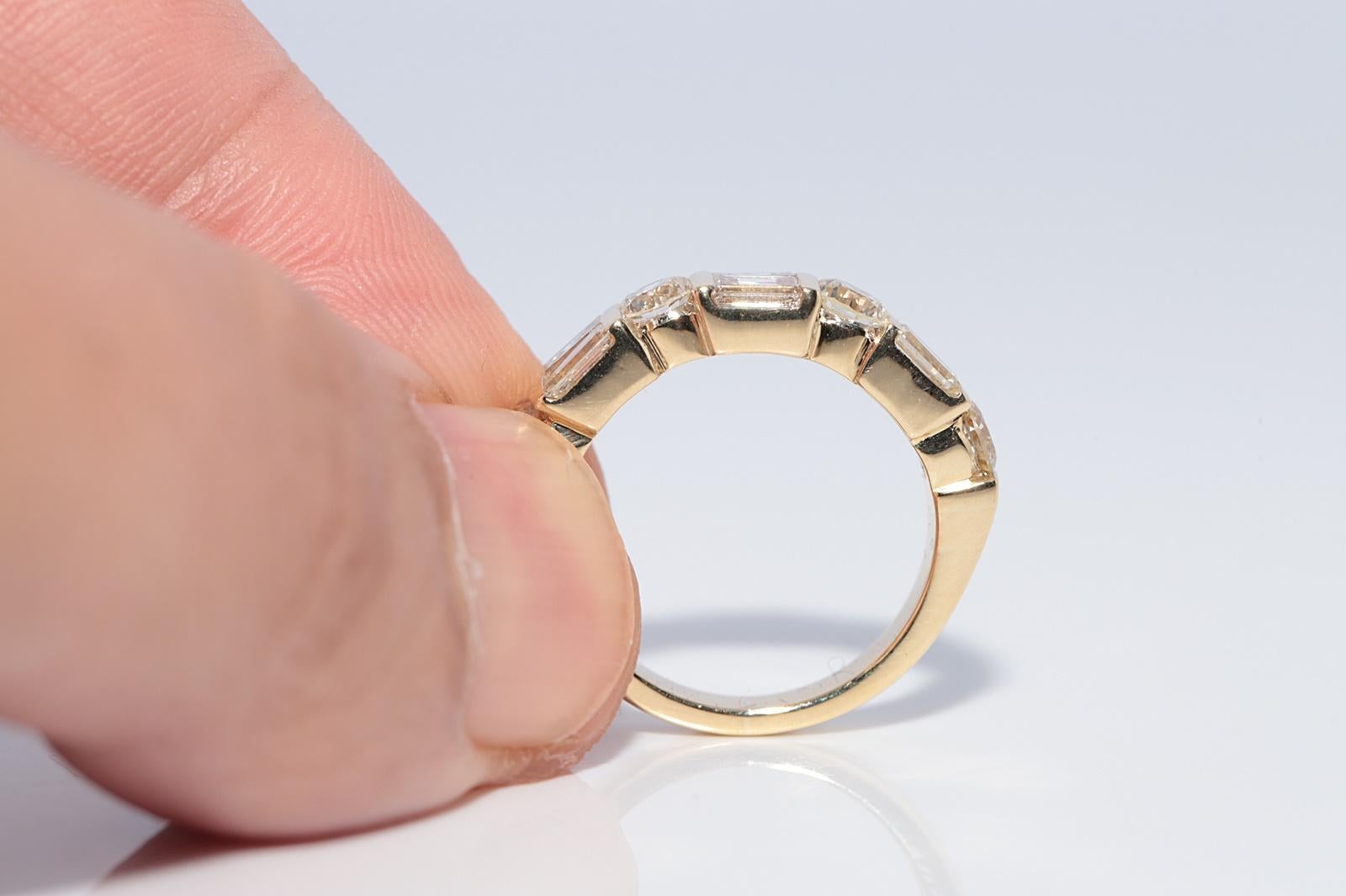 Vintage CIRCA 1980s 18K Gold Natürlicher Baguetteschliff und Brillantschliff Diamantring im Angebot 2