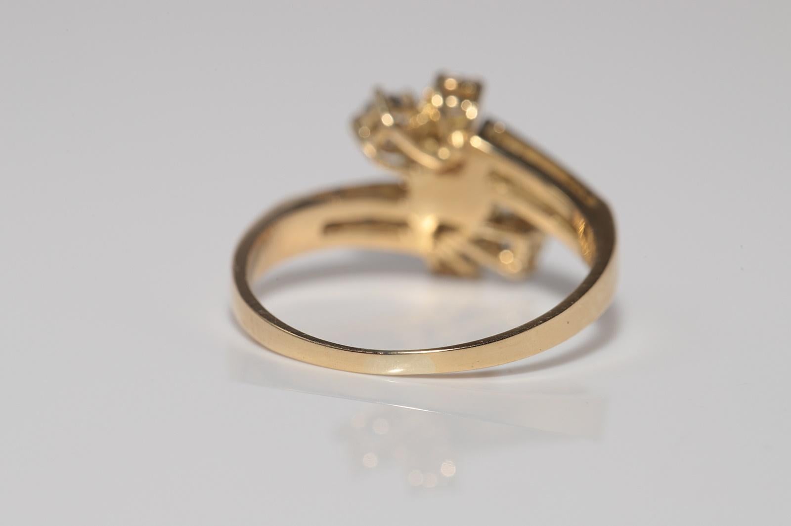 Anello Vintage CIRCA 1980 in oro 18k con diamanti naturali taglio Baguette e taglio Brilliante in vendita 3
