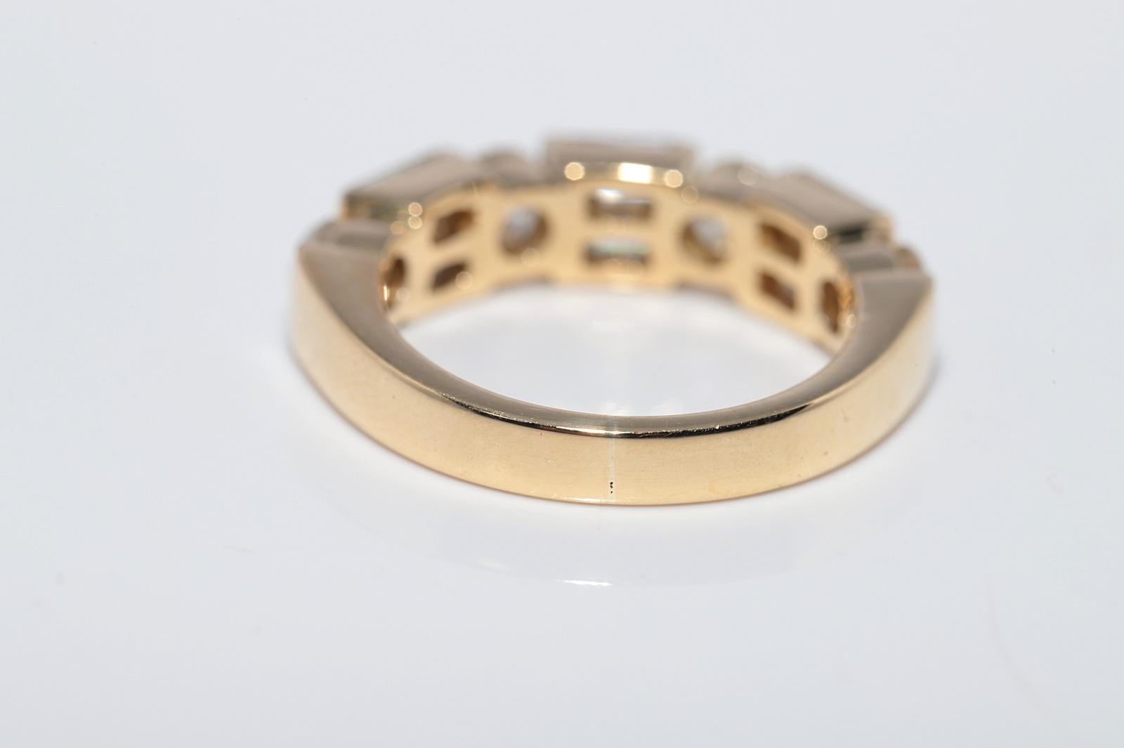 Vintage CIRCA 1980s 18K Gold Natürlicher Baguetteschliff und Brillantschliff Diamantring im Angebot 4