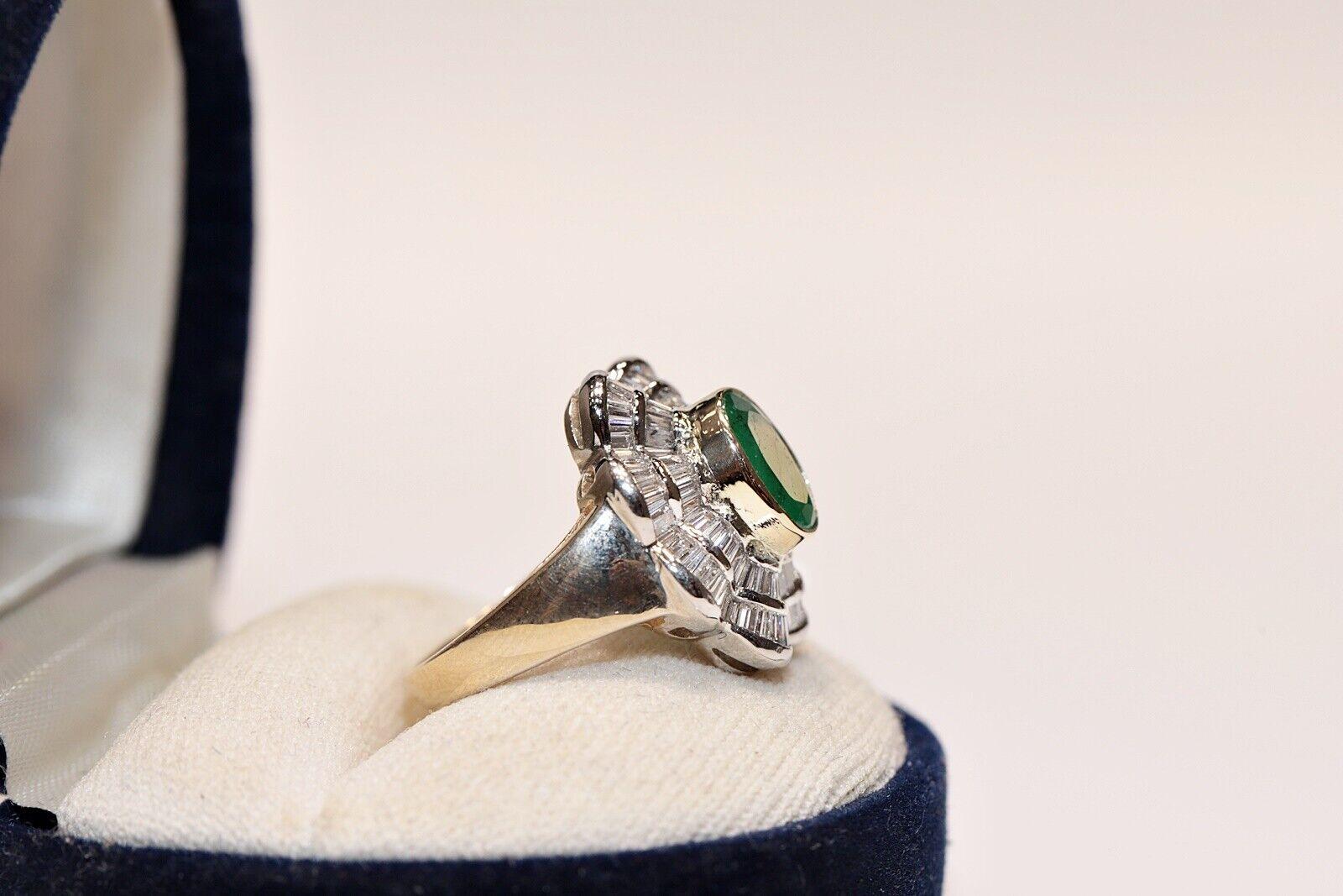 Vintage Circa 1980s 18k Gold Natural Baguette Cut Diamond And Emerald Ring  For Sale 6